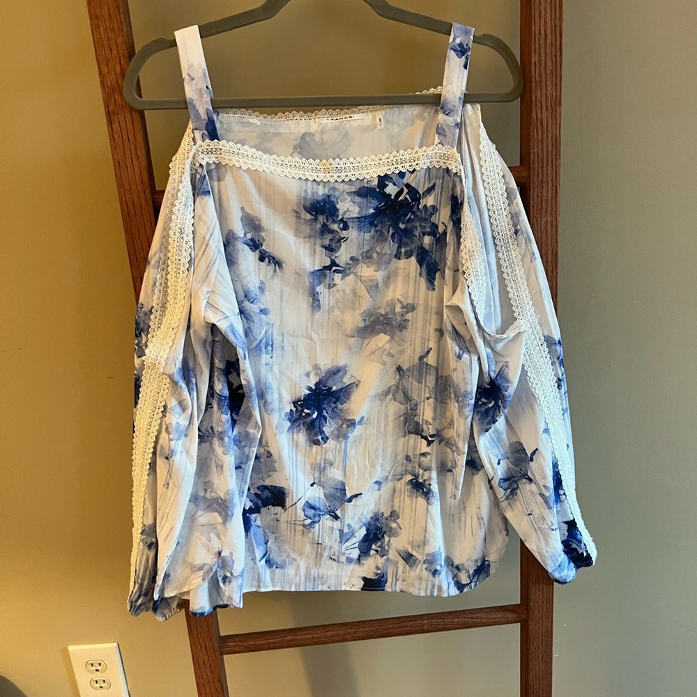 EUC size Large at Tahari blue and white cold shoulder top